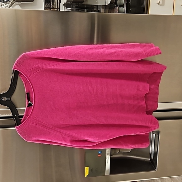 💕360 CASHMERE💕 Jessa Boatneck Cardigan ~ Dark Pink 100% Cashmere Large L NWT - Picture 1 of 12